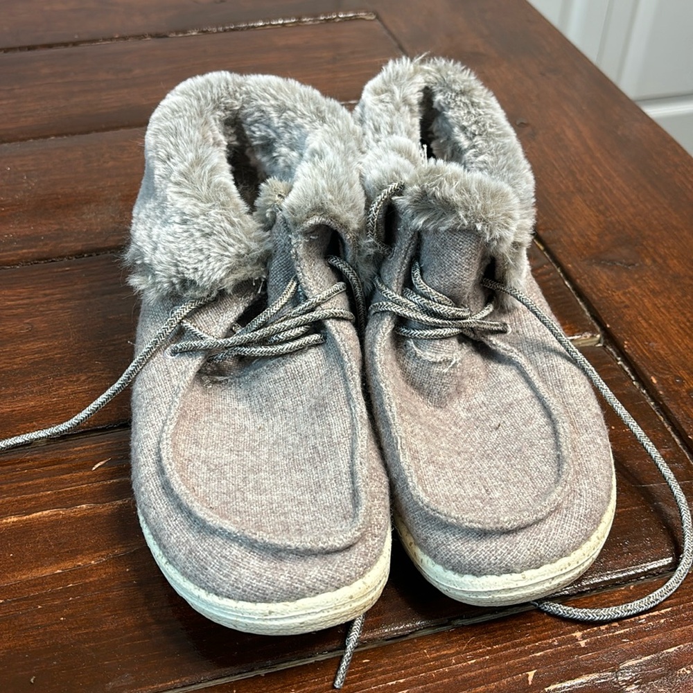 Women’s Hey dudes- Excellent used condition!